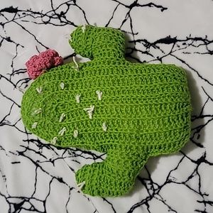 Cactus pillow crocheted with pink flower